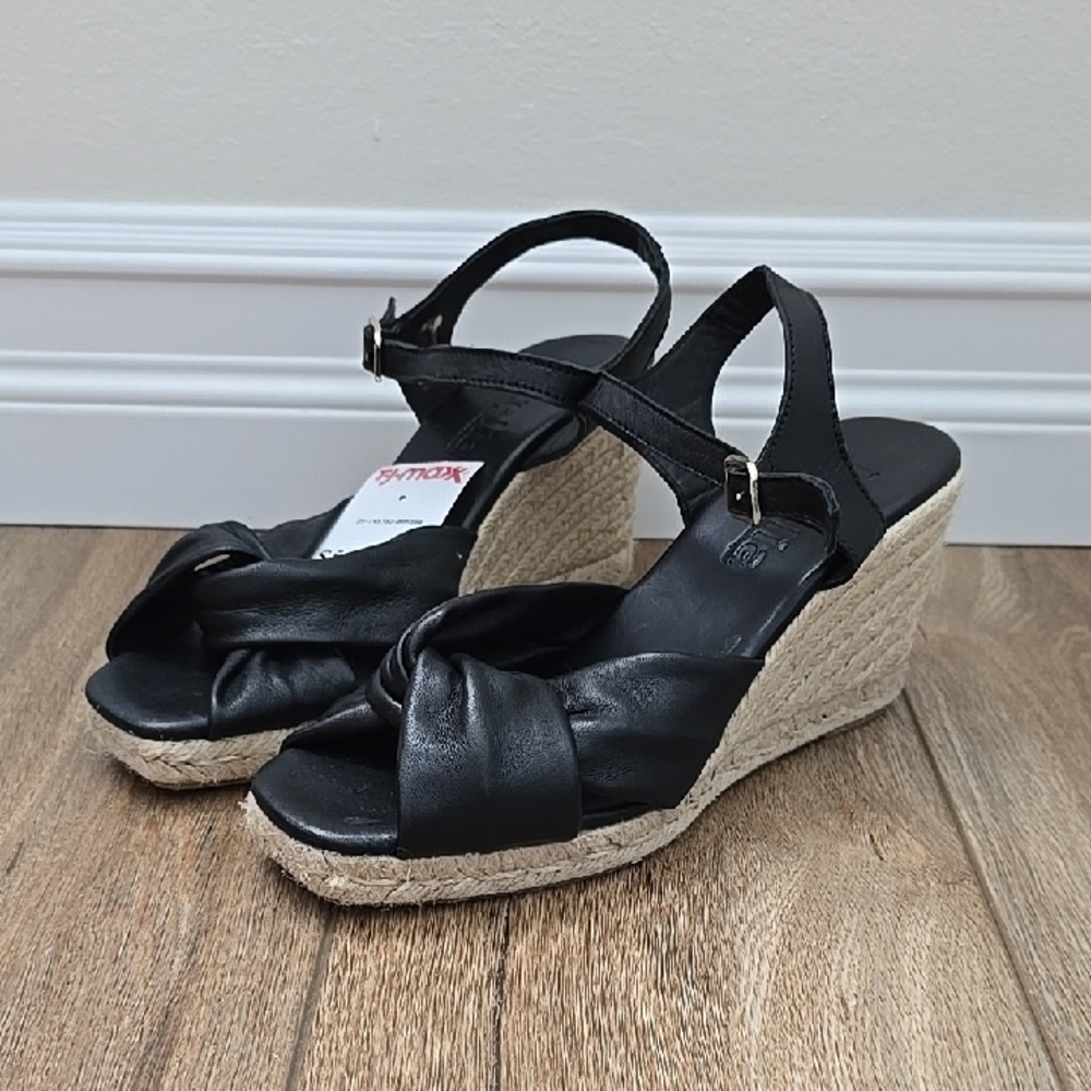Black and Tan Wedge Sandals with Cross-Strap Design